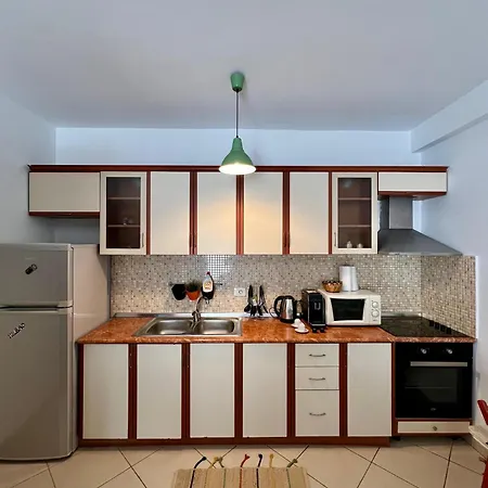Balkon Bliss - Modern 1-br In Central * Tirana