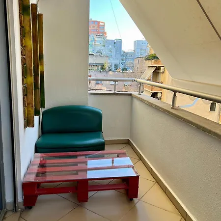 Balkon Bliss - Modern 1-br In Central Apartment
